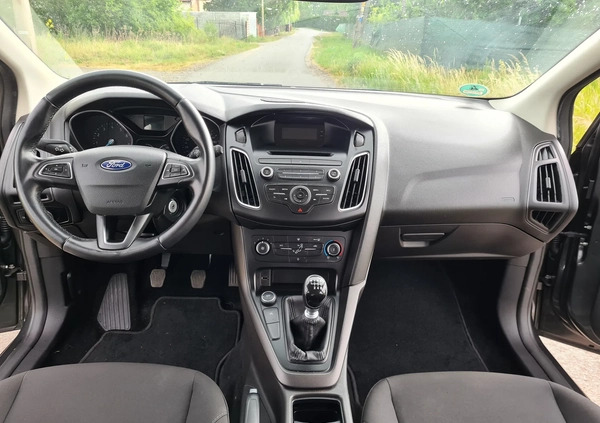 Ford Focus cena 32900 przebieg: 102000, rok produkcji 2015 z Sztum małe 211